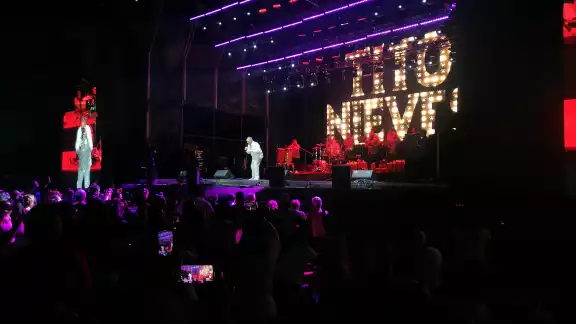 El cantante puertorriqueño deleitó con su concierto en el Malecón Costero