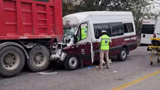 Cruz Roja y SAMU atienden a heridos tras choque en carretera federal