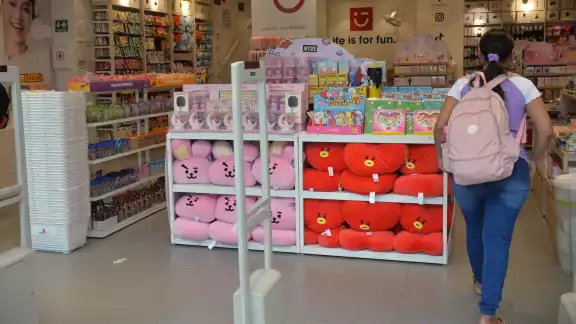 Comerciantes se preparan para el 14 de febrero con toda clase de obsequios para el ser amado Comerciantes se preparan para el 14 de febrero con toda clase de obsequios para el ser amado