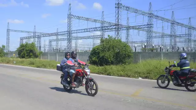 Vecinos de Kanasín han sufrido por los apagones en la ola de calor