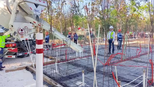 Con el respaldo de una desarrolladora cancunense, el proyecto busca corregir errores del pasado, cuando los hogares no contaban con los servicios adecuados.