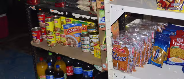 Exhortan a la población a no hacer compras de pánico y sólo adquirir lo necesario en caso de huracán