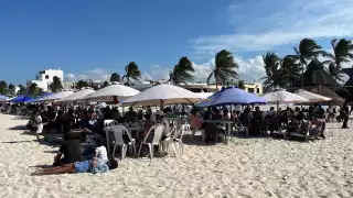 El área de palapas en Progreso lució abarrotada