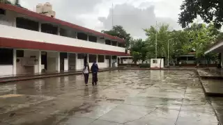 Un total de 370 mil 972 alumnos de todos los niveles, se quedó en casa por las lluvias en la Zona Norte