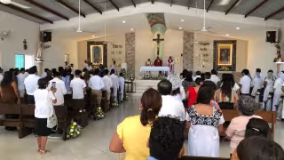 24 jóvenes recibieron el sacramento de la Confirmación en la iglesia de Guadalupe de Tepeyac.