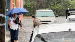 Aguacero torrencial inunda Ciudad del Carmen