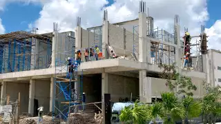 Trabajadores de Quintana Roo enfrentan el sol por necesidad, sin protección adecuada   