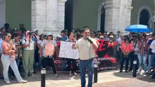 Los maestros de Yucatán se han plantado frente al Palacio de Gobierno
