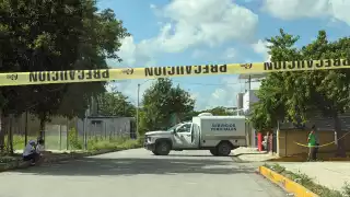 Los primeros informes señalaron que el hombre privó de la vida a su pareja para luego él salir por la puerta fals