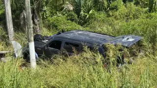 Accidente carretero en Carmen–Puerto Real: por fortuna jóvenes resultaron ilesos