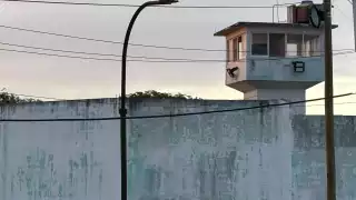 Las fuerzas de seguridad suelen realizar redadas sorpresivas para hallar drogas o armas