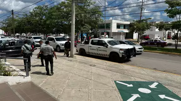 Autoridades federales y de alto impacto mantienen hermetismo del primer hecho violento del mes, pues podría ser un ajuste de cuentas. Autoridades federales y de alto impacto mantienen hermetismo del primer hecho violento del mes, pues podría ser un ajuste de cuentas.