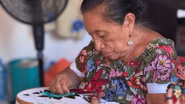 Las puntadas que usan estas mujeres se están tratando de rescatar.