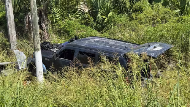 Animal provoca salida de camino: jóvenes resultan ilesos en accidente carretero