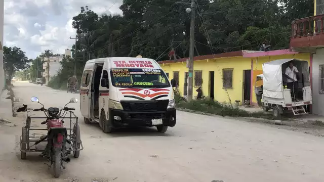 Vecinos de colonias irregulares de Cancún pagan hasta 120 pesos diarios en transporte