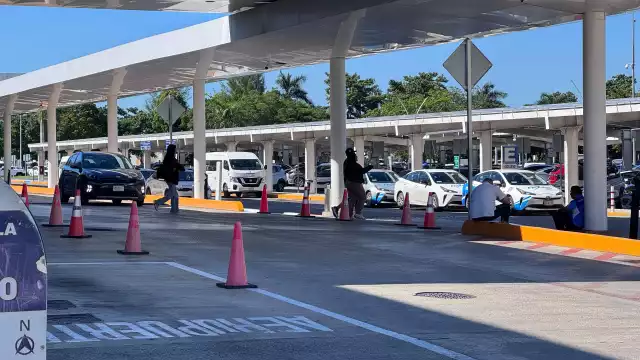 Las autoridades de la terminal aérea señalaron que la gente es igual de visible tanto dentro como fuera del aeropuerto