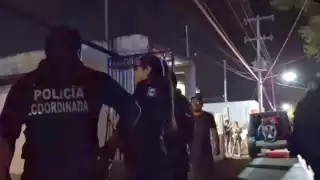 Pareja de candidata del PAN en Conkal amenaza con una escopeta a policías: VIDEO