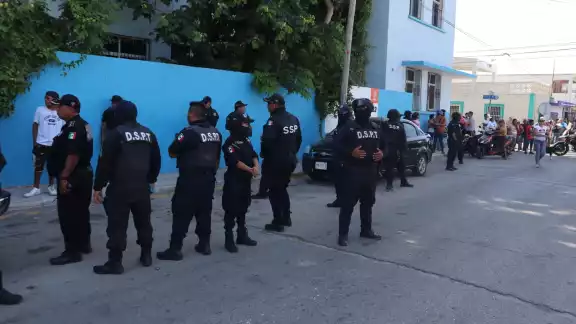 Policías se mantuvieron alrededor de las casillas en Progreso Policías se mantuvieron alrededor de las casillas en Progreso