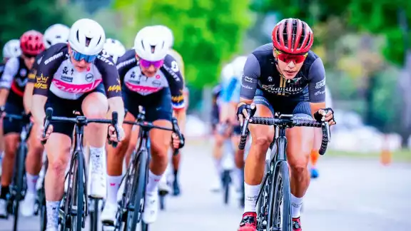 La campechana se impuso a una velocidad promedio de 37.6 kilómetros y un tiempo de 50 minutos, para sumar 30 puntos con sprints y lucir en California La campechana se impuso a una velocidad promedio de 37.6 kilómetros y un tiempo de 50 minutos, para sumar 30 puntos con sprints y lucir en California