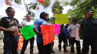 Trabajadores de Aguakan en Cancún, se manifestaron por despidos injustificados y extensas jornadas laborales