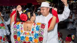 Cientos de jaraneros animan tradicional vaquería en Telchac Pueblo
