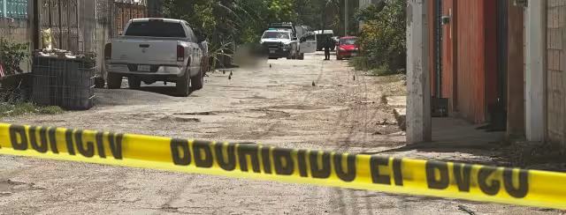 El hombre quedó tendido sobre la calle en la colonia irregular El Milagro