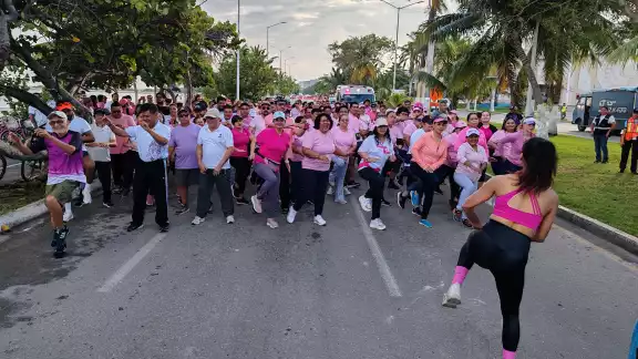 Hombres y mujeres participaron en la actividad deportiva del malecón Hombres y mujeres participaron en la actividad deportiva del malecón
