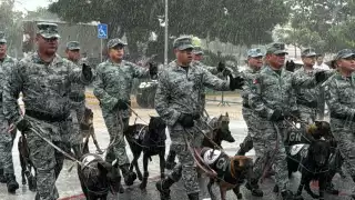 Elementos de la policía siguieron las formaciones con normalidad