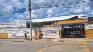 Padres de familia exigen solución tras varios días sin el servicio eléctrico en las aulas de primaria