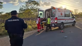 Motociclista resultó con lesiones graves tras esquivar a un perro en Calkiní.