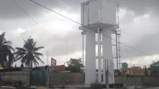  Sabancuy vive entre falta de agua potable y apagones   