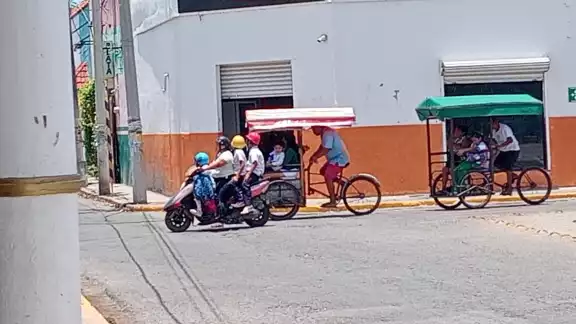 La imprudencia de guiadores de vehículos ligeros pone en riesgo sus vidas y las de los demás La imprudencia de guiadores de vehículos ligeros pone en riesgo sus vidas y las de los demás