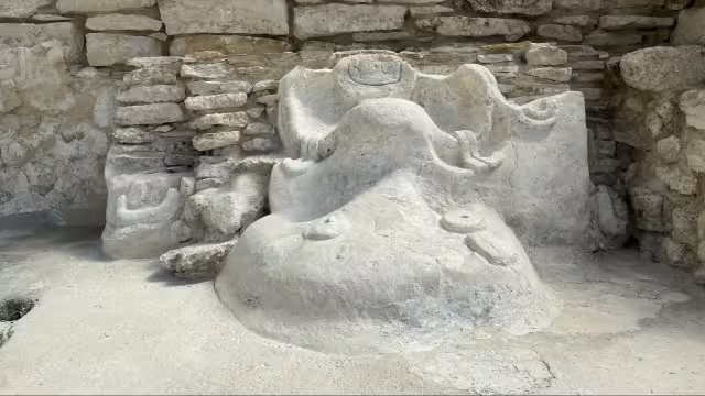 Personal del INAH Yucatán realiza una intervención emergente para proteger los mascarones