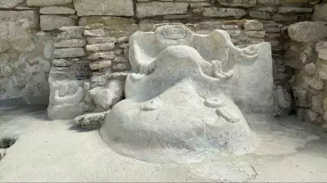 Personal del INAH Yucatán realiza una intervención emergente para proteger los mascarones