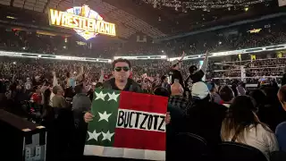 El joven yucateco con la bandera de Yucatán... para el mundo