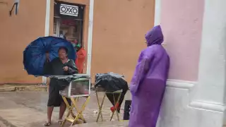 Calles y avenidas principales registraron encharcamientos importantes, además de que se afectó las actividades cotidianas de los campechanos.