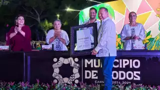 El "Pulpo" recibió la Medalla al Mérito Ciudadano durante la ceremonia cívica.