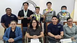 Estudiantes de UNACAR brillan en halterofilia y ajedrez a nivel nacional