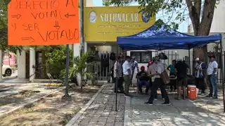 Protesta pacífica de trabajadores continúa frente al edificio del SUTUNACAR