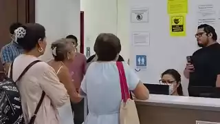 “Jubilados de Pemex denuncian abandono médico en Ciudad del Carmen: ‘Nos tratan como intrusos’”