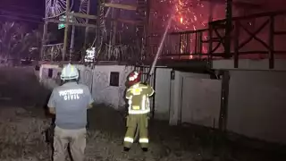 Palapa abandonada sufre incendio y moviliza a cuerpos de emergencia de Tulum