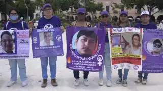 Un colectivo coloca un nuevo tendedero en la Plaza Grande y exhibe a deudores alimentarios
