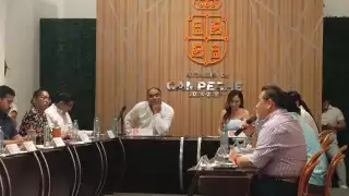 El PRI y Morena presentaron una solicitud de demanda y juicio político contra el gobierno municipal.