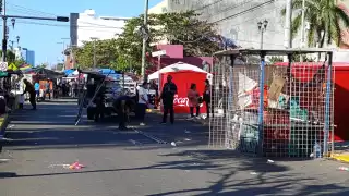 Algunos comerciantes ya han comenzado a levantar sus puestos