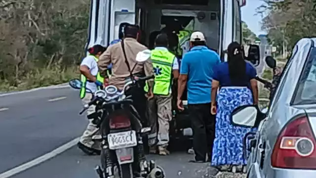 Un menor lesionado al volcar mototaxi sobre vía federal