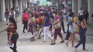 Vacaciones disparan casos de influenza y COVID-19 en la Península