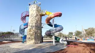 Hay áreas para niños y jóvenes en toda la unidad deportiva