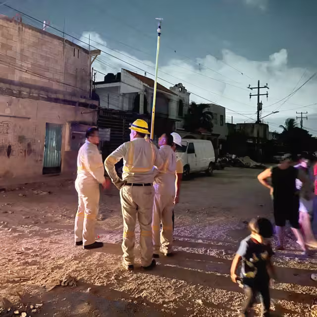 Cansados de esta situación, pobladores de la 227, en Cancún, retuvieron una camioneta de la paraestatal para buscar una solución