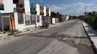 Mujer con comportamiento errático moviliza a policías y paramédicos en Champotón