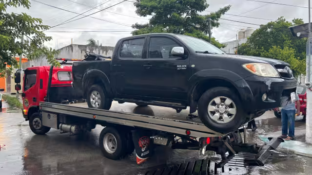 Autoridades se llevaron una camioneta